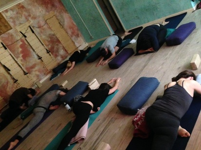 Victor Cotto Makara Studio Brooklyn Yoga Vicyasa Donation class 
