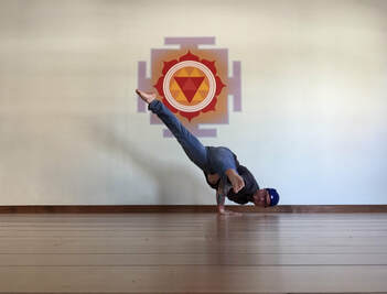 Vicyasa Victor Cotto Eka Pada Kundinyasana Workshop Inversion Arm Balance Forest Hill Living Yoga Class Pass 